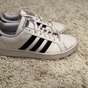 Adidas grab court women’s size 9.5